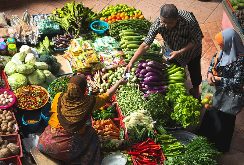 Marché local authentique - la meilleure façon de découvrir la vraie culture
