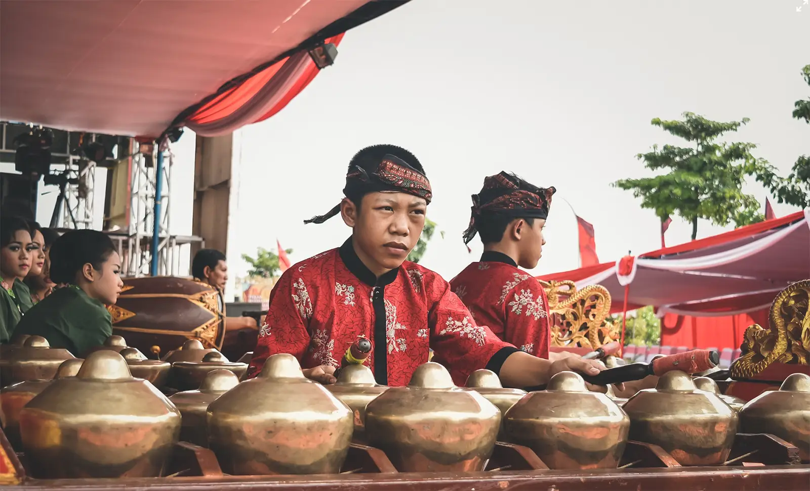 Superstitions locales et tabous : guide du voyageur respectueux