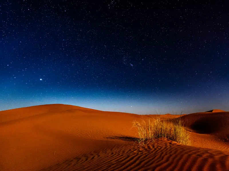 Campement de luxe dans le désert du Thar avec tentes traditionnelles sous les étoiles